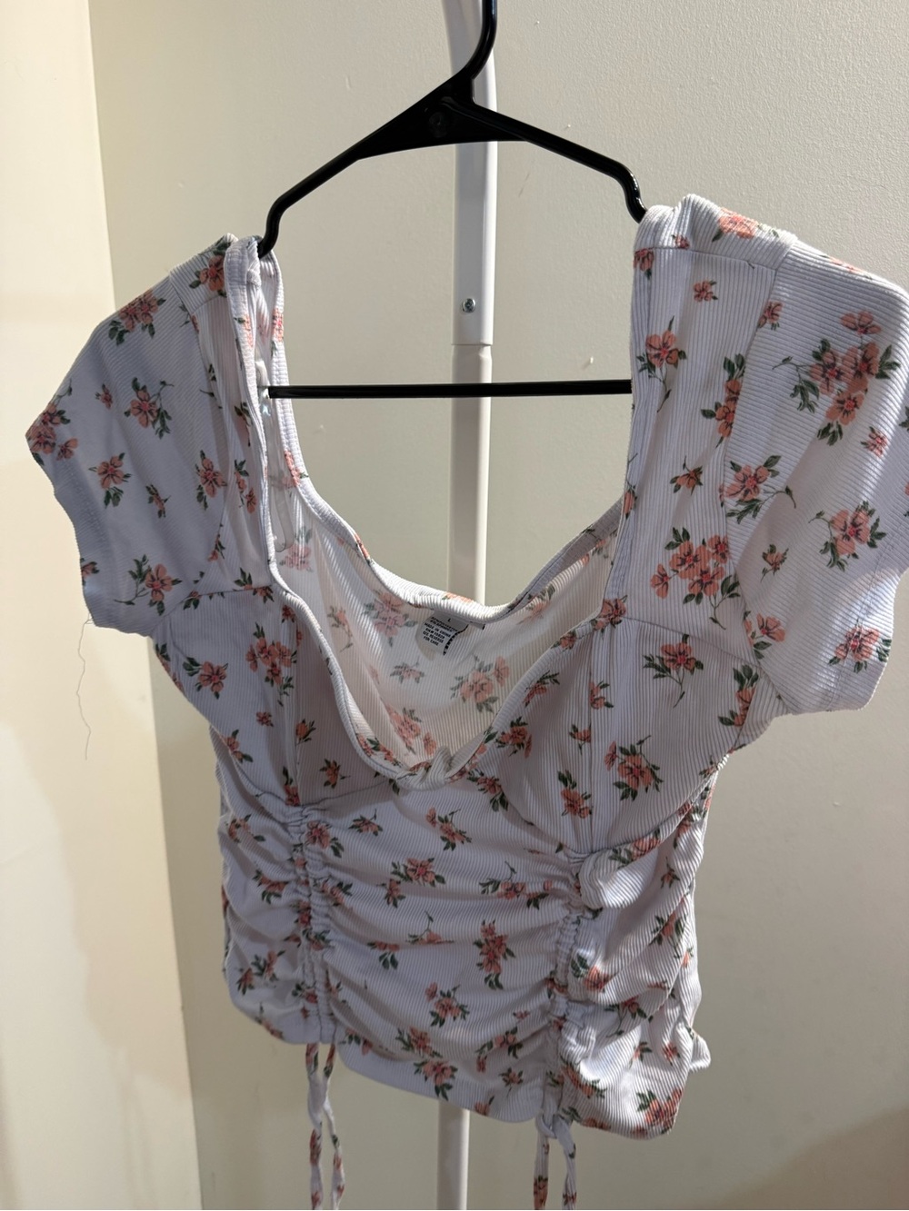 Rue21 White Floral Ruched Short Sleeve Top with Pink Flowers